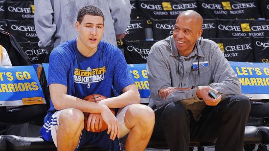 NBA：勇士主场击败灰熊 库里狂砍45分（勇士主场擒灰熊 库里轰下45分）