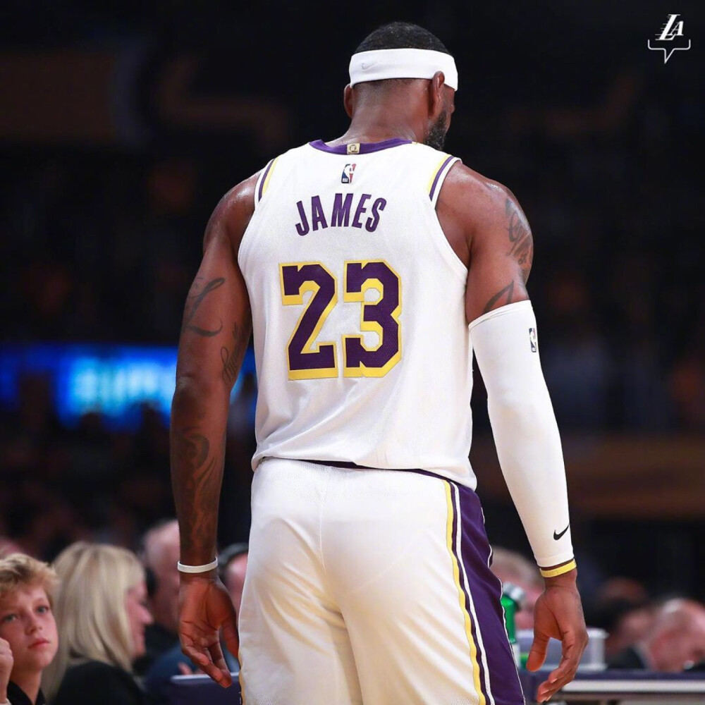 K联赛球队浦项铁人官方社媒账号发布公告称，球队中...（K联赛浦项铁人通过官方社媒发布通告：队内...）