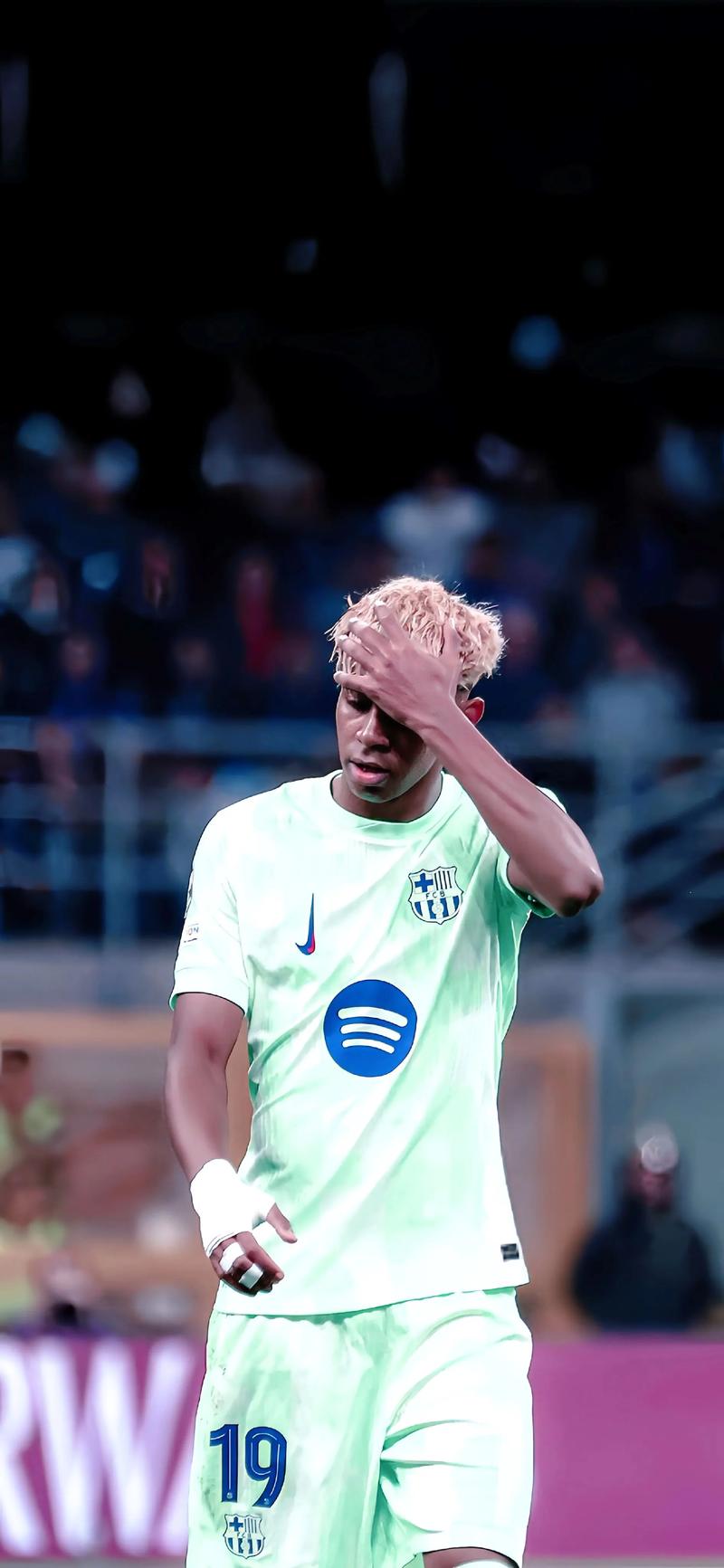 辽宁男篮在俱乐部杯第二战中以44-36击败合肥狂风，首节领先，次节反超，半场结束领先18分。（俱乐部杯次战，辽宁男篮44-36力克合肥狂风：首节占先、次节反超，半场领先18分）