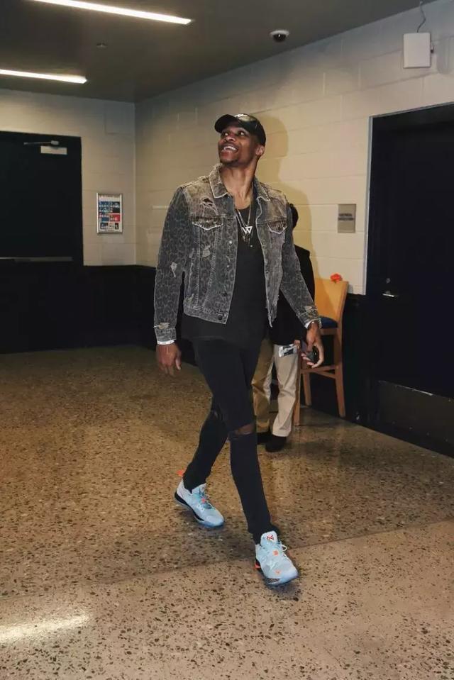 斯帕莱蒂：球员们脸上不再是满足的表情，而是更加放松的表情（斯帕莱蒂：球员表情已由满足转为更放松）