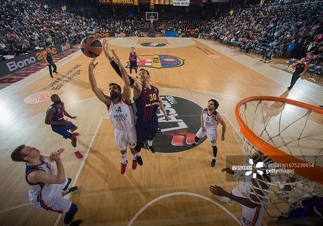 阿斯：皇马高层关注到教练组和球员脱节，他们希望球队反弹（阿斯：皇马高层察觉教练组与球员脱节，盼球队尽快反弹）